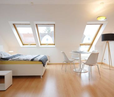 Große 1-Zimmer-Wohnung mit Balkon, Internet und Reinigung - Photo 5
