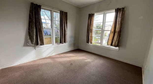 3 Bedroom Renovated Family Home in Papatoetoe - Photo 1