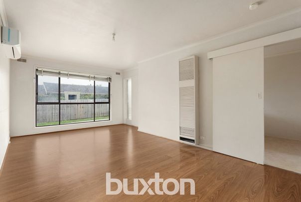 DELIGHTFUL 3 BEDROOM ABODE! EASY & LOW MAINTENACE LIVIING - Photo 1