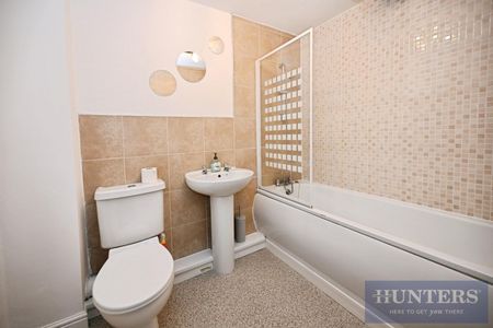 2 bedroom Flat To Let - Photo 5