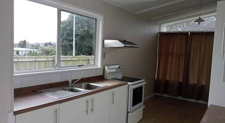 Clover Park, 3 bedrooms - Photo 4