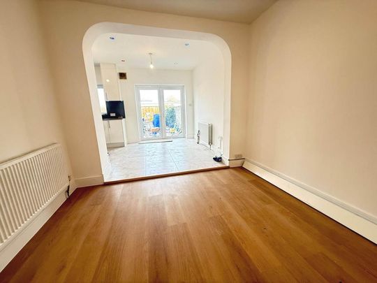 4 bedroom semi-detached house to rent - Photo 1