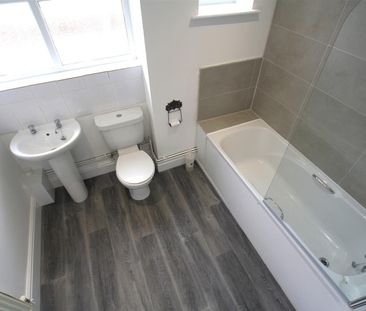 London Road South, Lowestoft - Photo 6