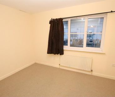 2 bedroom Terraced House to let - Photo 4