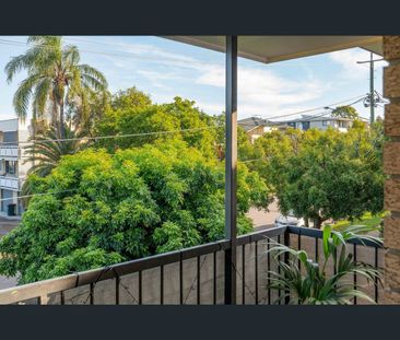 2/68 Hassall Street, Corinda, Qld 4075 - Photo 3