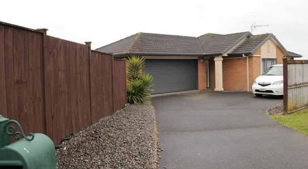 Sunny 3 Bedroom Family Home in Weymouth - Photo 4