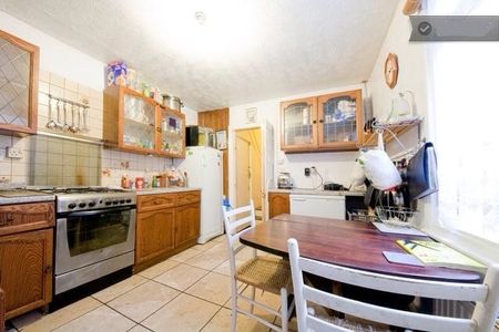 Room in a Shared House, Hawstead Road, SE6 - Photo 3