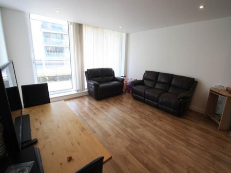 2 bedroom flat to rent - Photo 2