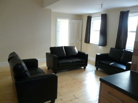 7 Bed Semi-Detached House, Shaftesbury Avenue, SO17 - Photo 2