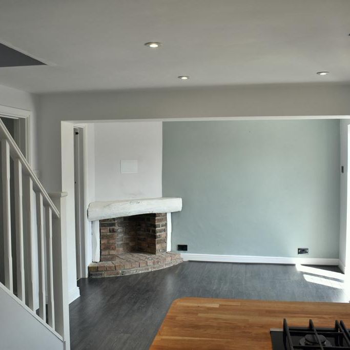 3 bedroom end of terrace house to rent - Photo 1