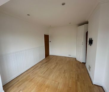 5 Bed End Terrace, Lakehall Gardens, CR7 - Photo 2