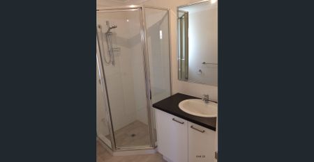 Light and bright, easy care, neutral unit! - Photo 5