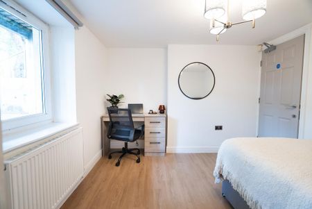 4 bedroom apartment to rent - Photo 4