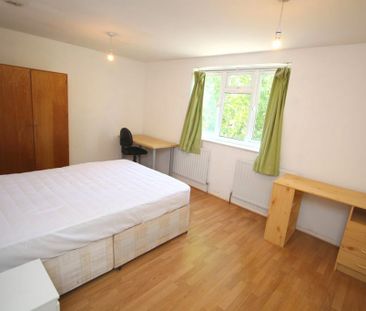 STUDENT 6 Bedroom House – Kingston (Hawks Road, KT1) - Photo 3