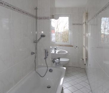 Sonnenbalkon... Neues Laminat... Bad mit Fenster... - Foto 1