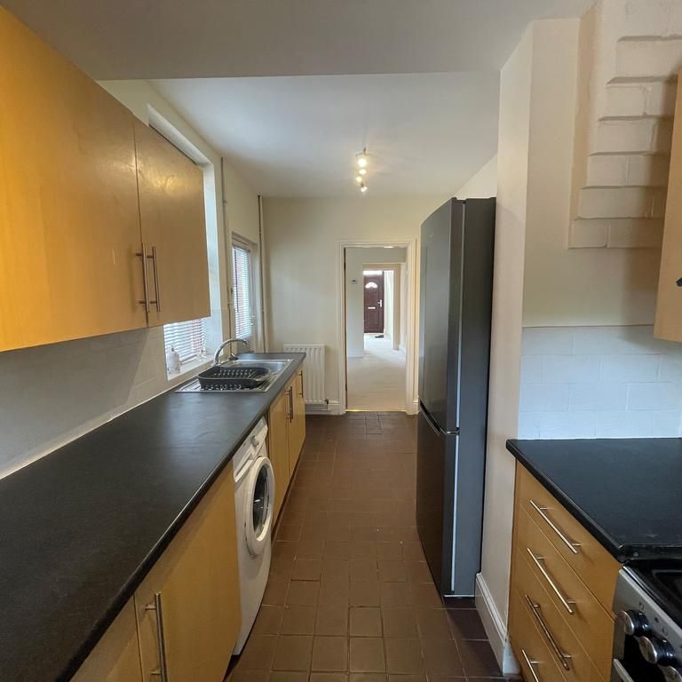 2 bedroom terraced house to rent - Photo 1