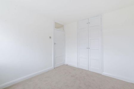 4 bedroom flat to rent - Photo 3
