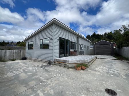 Wainuiomata 3 Bedrooms - Photo 3