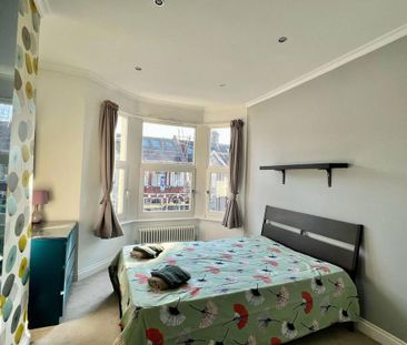 4 bedroom terraced house to rent - Photo 6