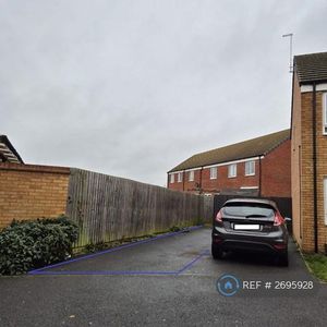 2 bedroom semi-detached house to rent - Photo 2
