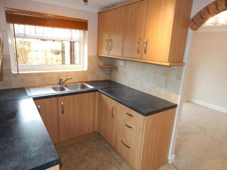 3 bedroom semi-detached house to rent - Photo 3