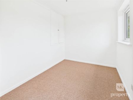 Glenwoods, Newport Pagnell - Photo 2