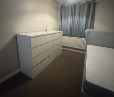 Room in a Shared Flat, Leyton Road, SW19 - Photo 4