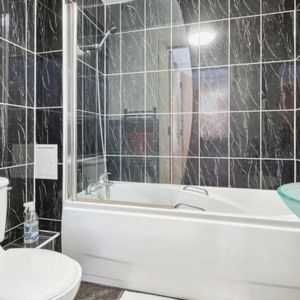 Room in a Shared Flat, Qube, B1 - Photo 3