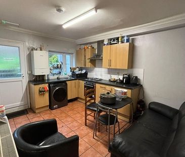 Room in a Shared House, Napier Road, LU1 - Photo 3