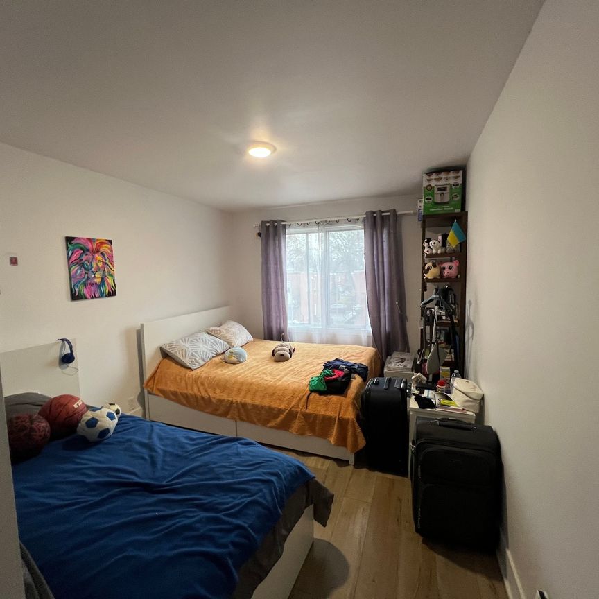 5180 Av. Walkley - Photo 1