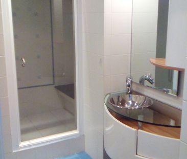 Location Appartement 3 pièces 69m² ST DENIS 97400 - Photo 3
