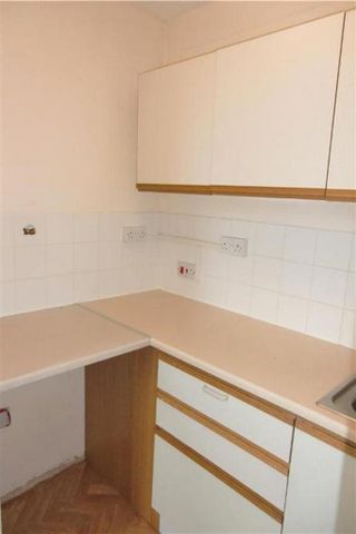 1 bedroom retirement property to rent - Photo 2