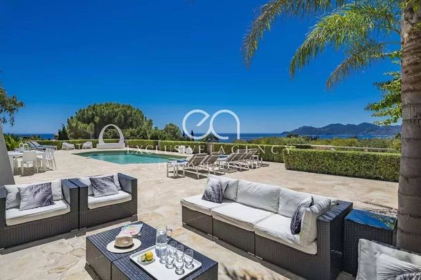 Cannes Location meublee a l'annee villa 7 pieces 284.68 m² piscine et vue mer - Photo 1