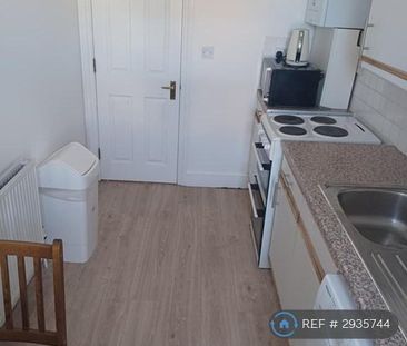 1 bedroom in a flat share to rent - Photo 6