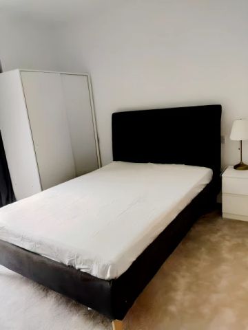 1 Bed 1 bath - Photo 3