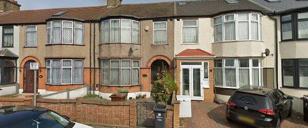 3 Bed Terraced House, Lyndhurst Gardens, IG11 - Photo 1