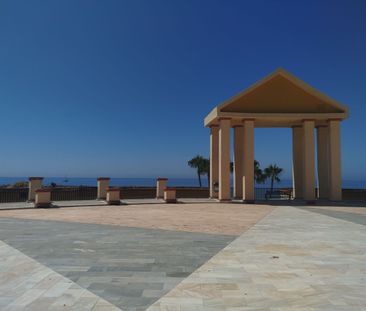 Middle Floor Apartment in Elviria - Photo 1