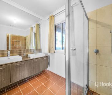 11 Derham Drive, Point Cook VIC, Belconnen - Photo 6