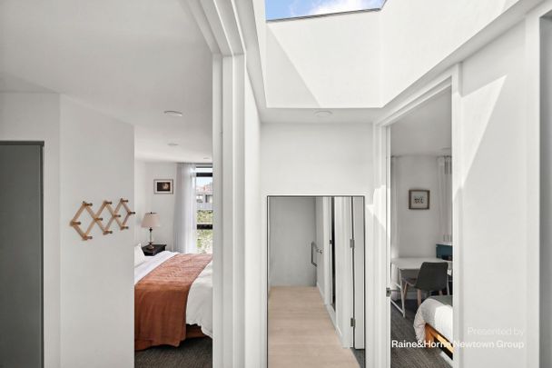 Split-level designer living - Photo 1