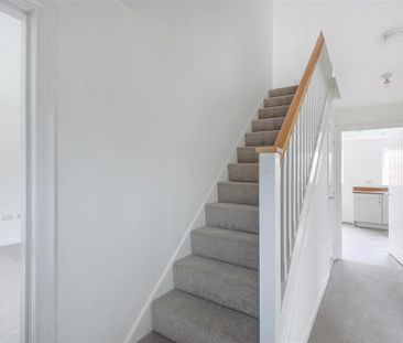 4 bedroom detached house to rent - Photo 2