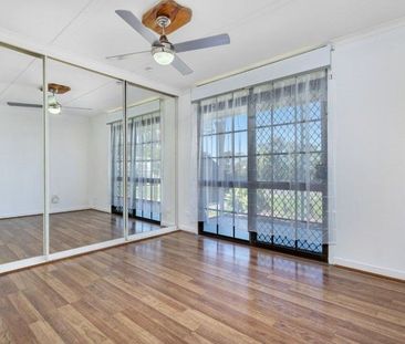 Freshly painted 3 bedoom home opposite the Coomera River - Photo 2