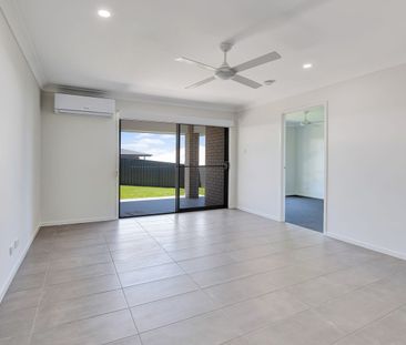 MODERN 4 BEDROOM DUPLEX IN GREAT LOCATION - Photo 1