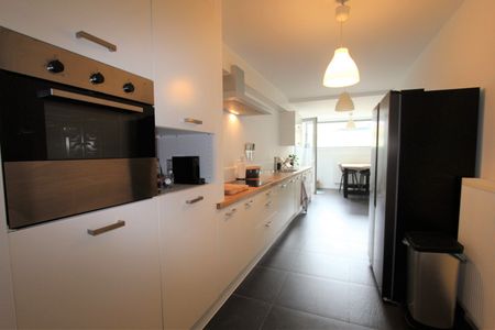 MODERN GELIJKVLOERS APPARTEMENT MET GROOT TERRAS EN PRIVATE PARKING - Photo 3