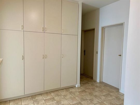 Ruim gerenoveerd eerste verdiep in woonpark bij dorpscentrum - Photo 1