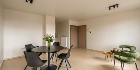 Appartement te huur in Merelbeke voor € 880 met 2 slaapkamers - Foto 2
