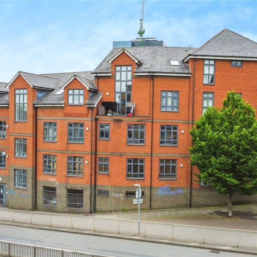 Tanfields, Vachel Road, Reading, RG1 - Photo 1