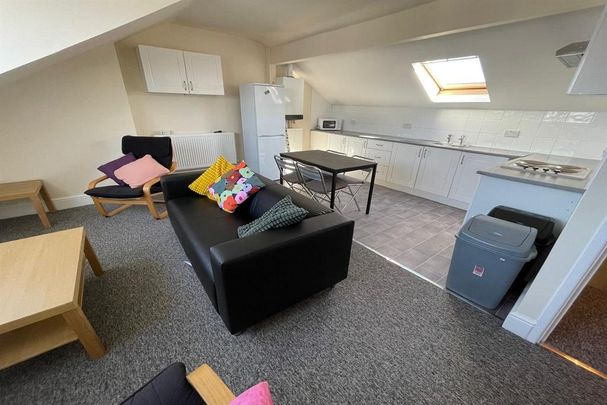 1 bedroom in a house share to rent - Photo 1