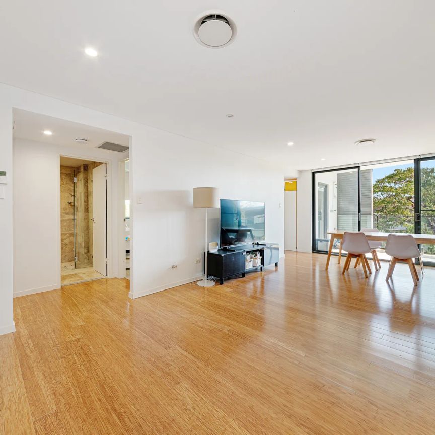 Bespoke North-Facing Two Bedroom Apartment in Convenient Sought-After Complex - Photo 1