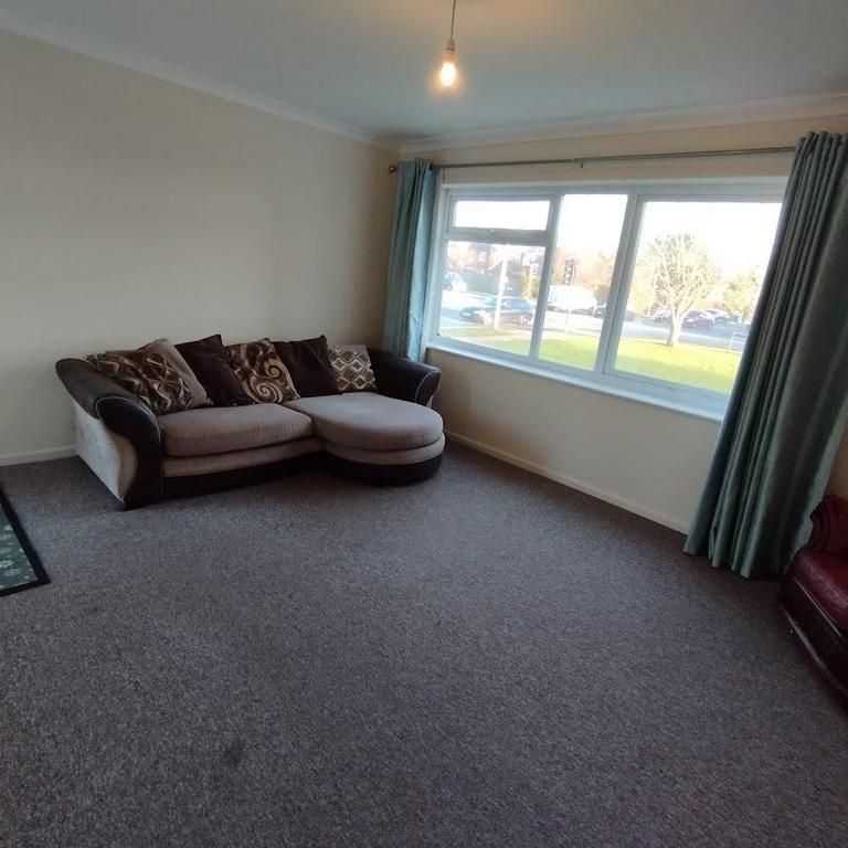 3 bedroom flat to rent - Photo 1