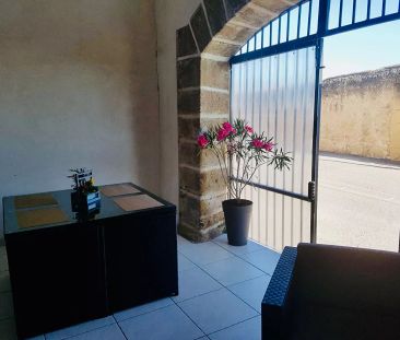 APPARTEMENT T3 EN DUPLEX AVEC COUR ET STATIONNEMENT - Photo 4